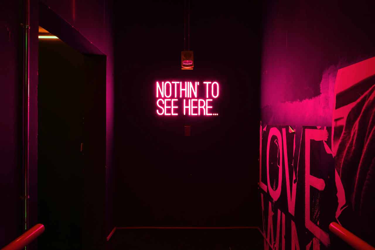 10 Unbelievably Cool Neon Signs for Your Living Room