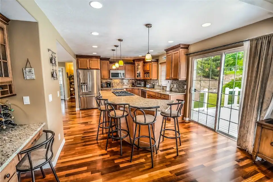 kitchen flooring ideas with oak cabinets